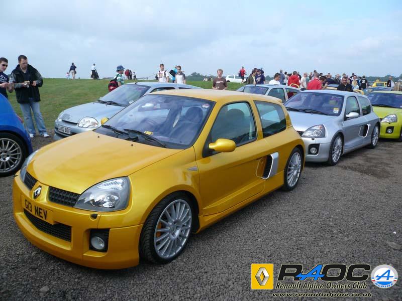 Clio-V6-Yellow-2