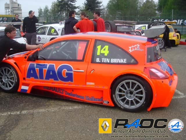 Zolder-05-orange-megane-trophy-side-sf